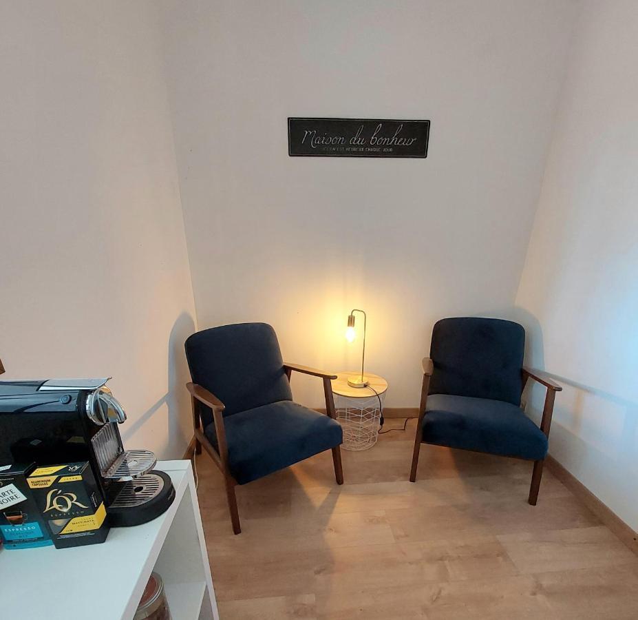 Emilie Une Nuit - 3 Chambres Au 2E Etage - Maison Avec Chats Vandieres  Exteriör bild